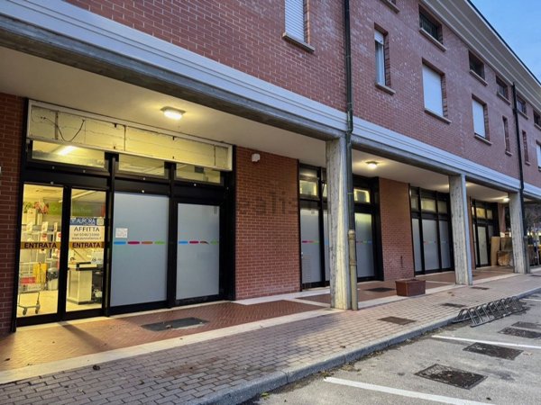 locale commerciale in affitto a Faenza in zona Reda