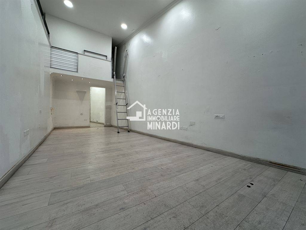 negozio in affitto a Faenza