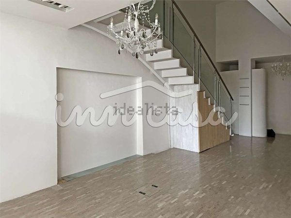 locale commerciale in affitto a Faenza in zona Centro Storico