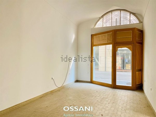 locale commerciale in affitto a Faenza