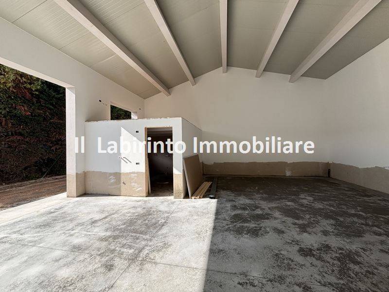 locale commerciale in affitto a Faenza