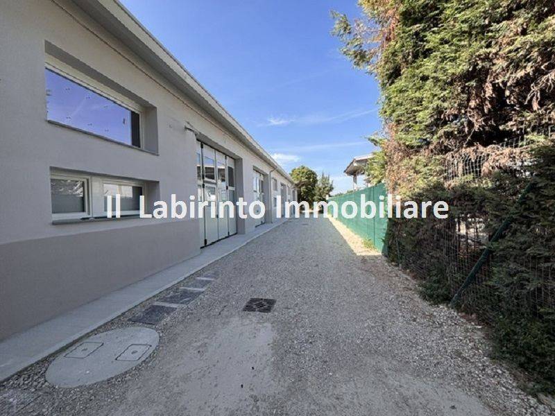 locale commerciale in affitto a Faenza