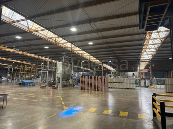 locale commerciale in affitto a Faenza