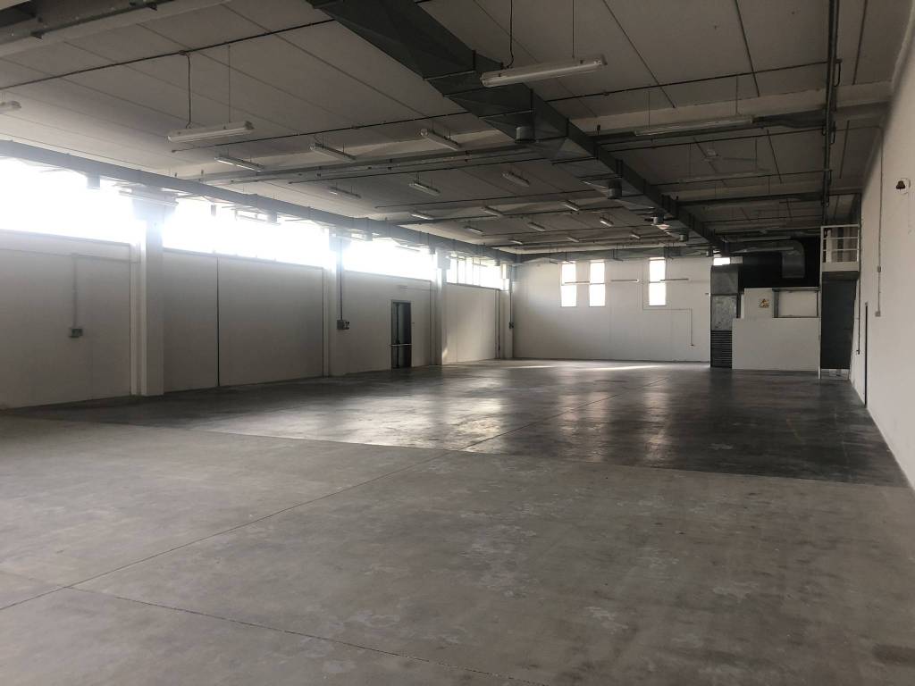 locale commerciale in affitto a Lugo