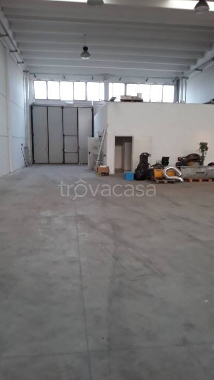 locale commerciale in affitto a Lugo