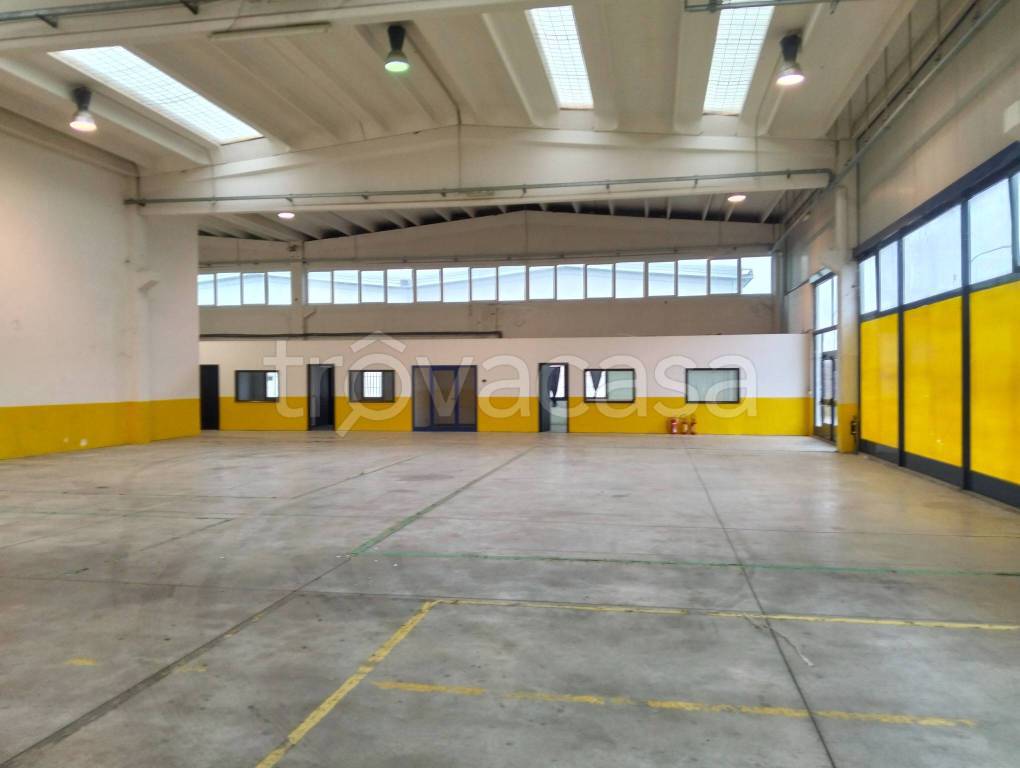 locale commerciale in affitto a Lugo