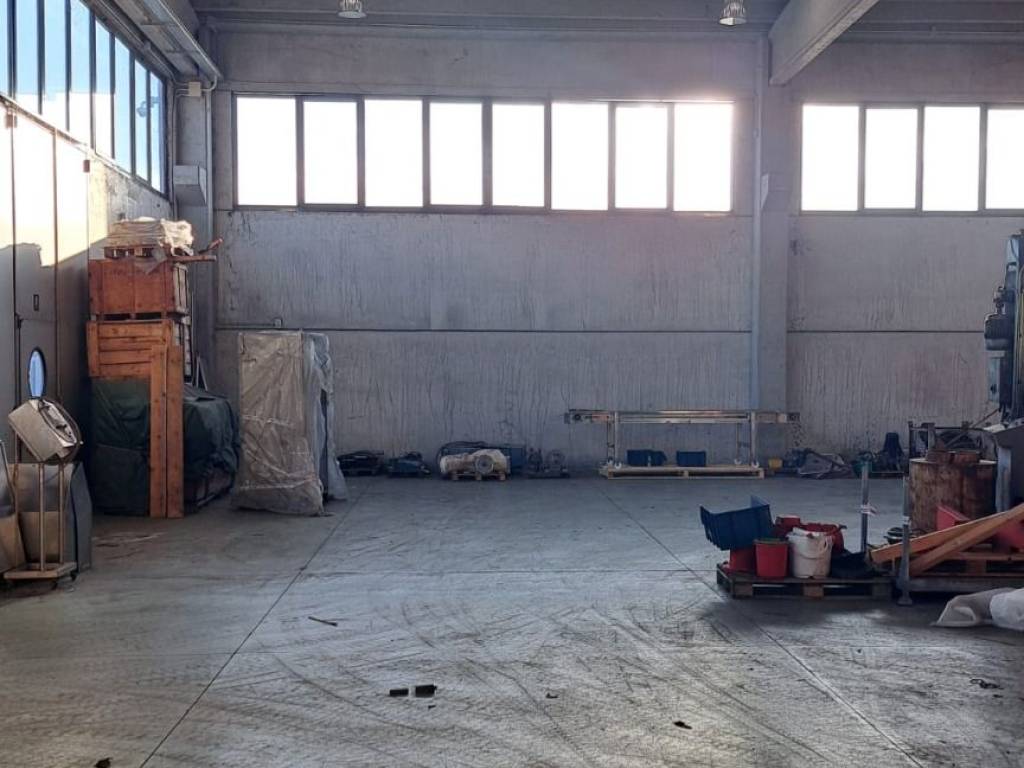 locale commerciale in affitto a Lugo