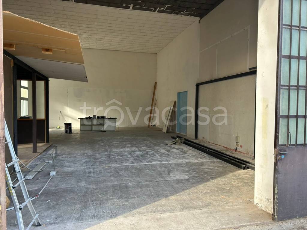 locale commerciale in affitto a Lugo