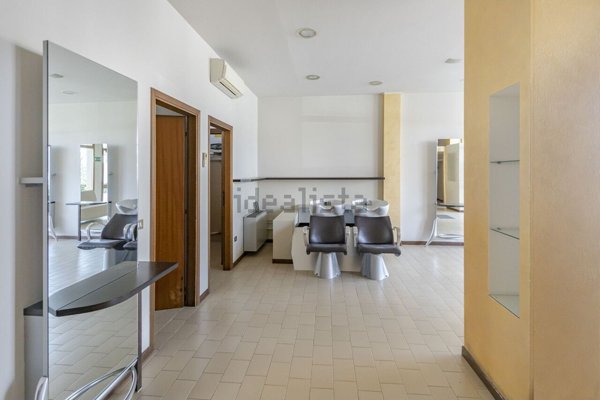 locale commerciale in affitto a Lugo