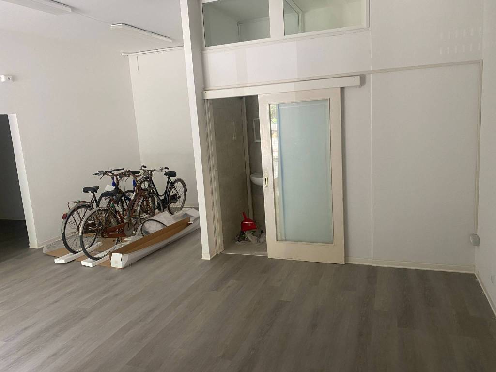 negozio in affitto a Ravenna in zona Punta Marina Terme