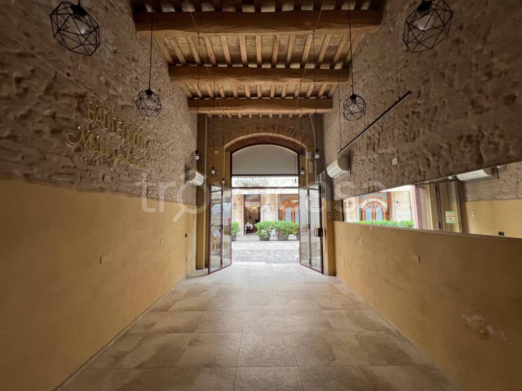 negozio in affitto a Ravenna in zona Centro Storico
