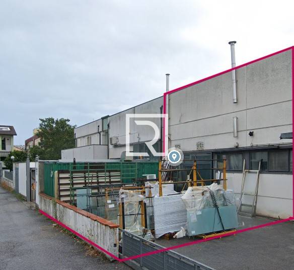 locale commerciale in affitto a Ravenna