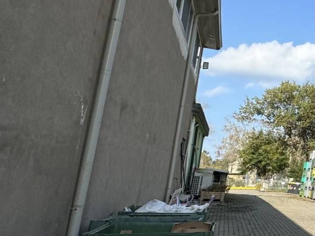locale commerciale in affitto a Ravenna