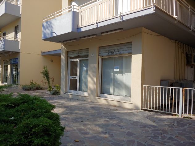 locale commerciale in affitto a Ravenna in zona Lido Adriano
