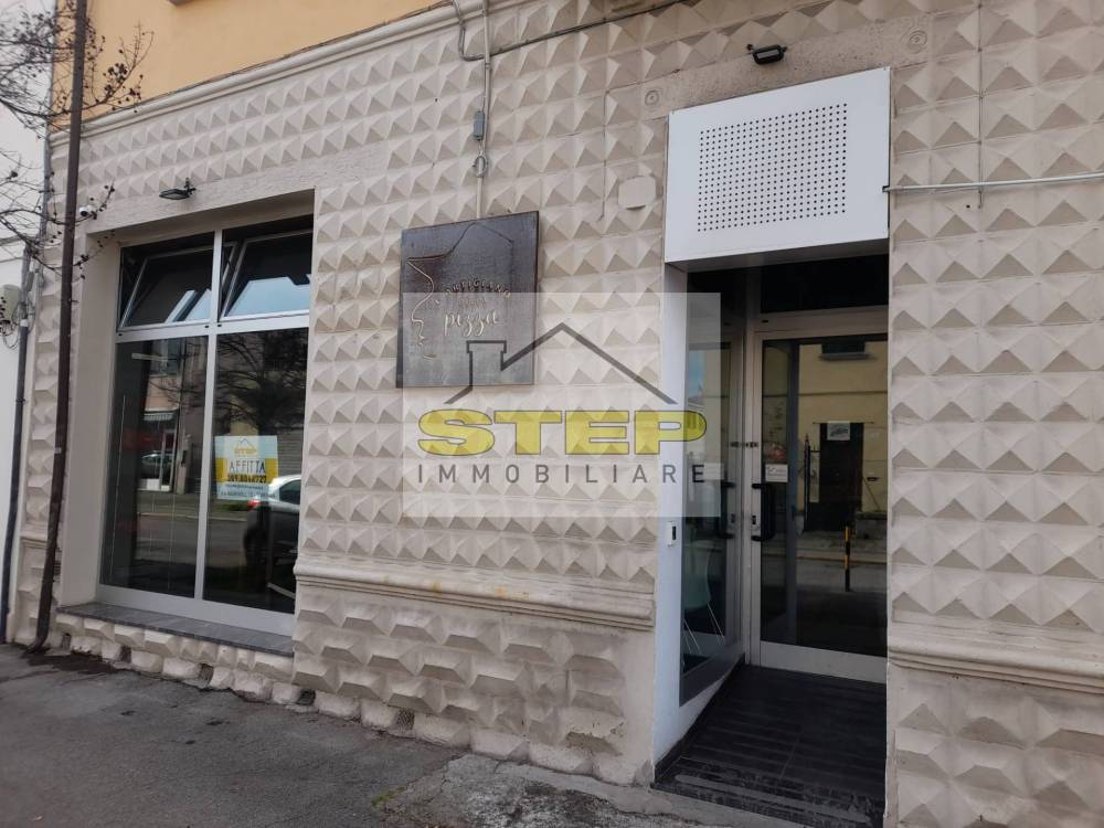 locale commerciale in affitto a Ravenna