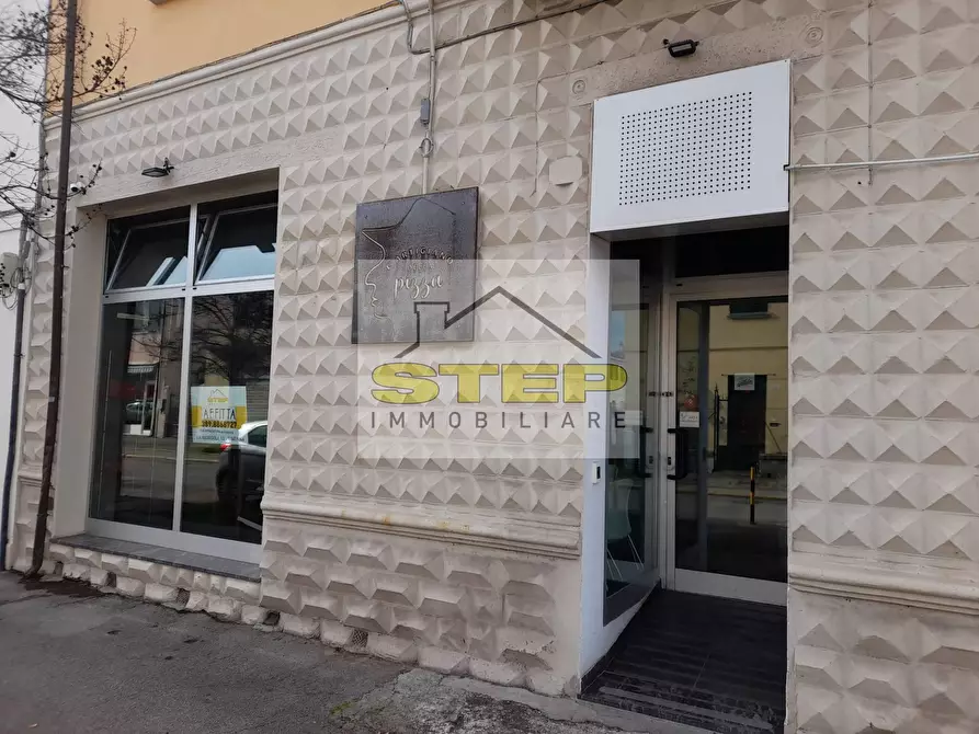 locale commerciale in affitto a Ravenna