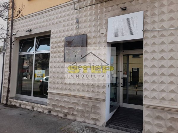 locale commerciale in affitto a Ravenna