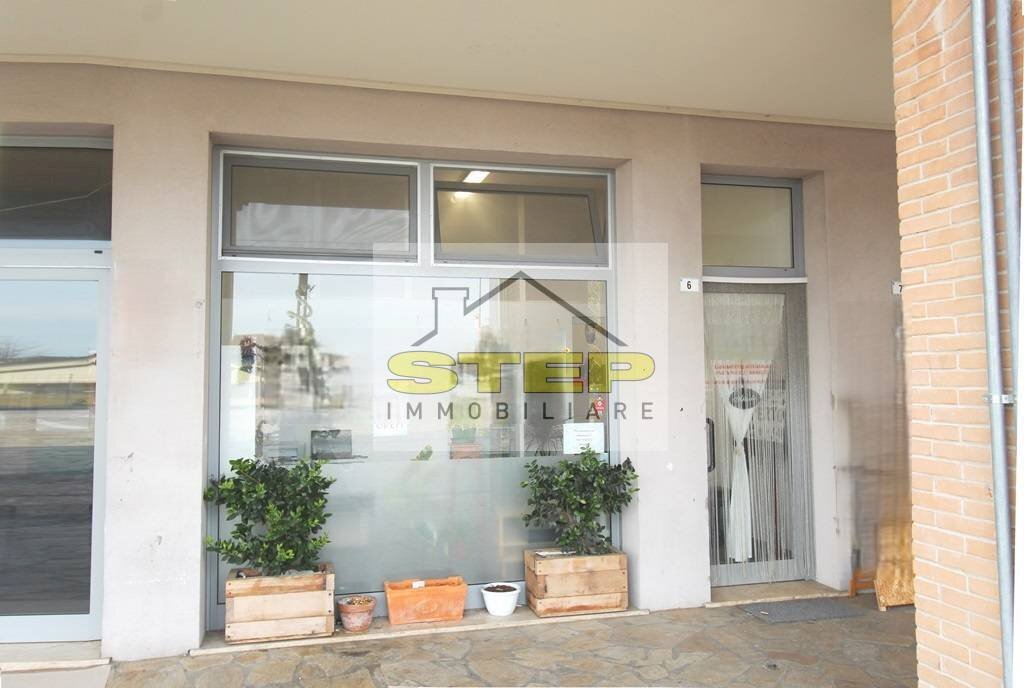 locale commerciale in affitto a Ravenna in zona Classe