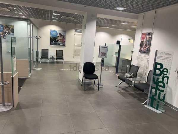 locale commerciale in affitto a Ravenna