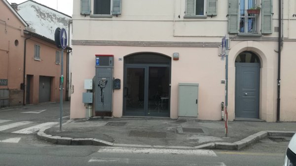 locale commerciale in affitto a Ravenna