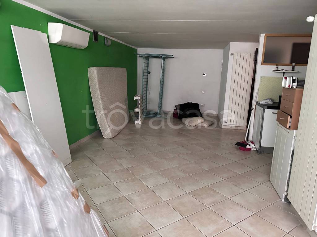 locale commerciale in affitto a Ravenna