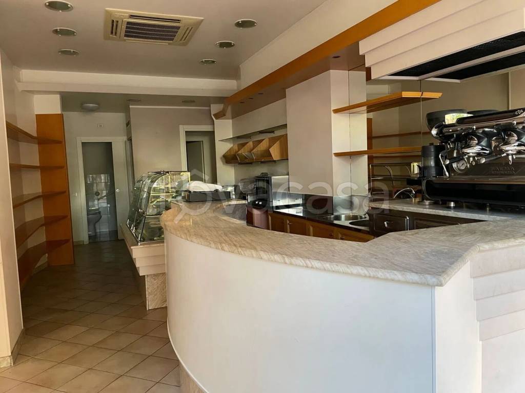 negozio in affitto a Ravenna