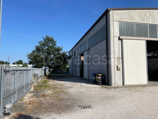 locale commerciale in affitto a Ravenna in zona Roncalceci