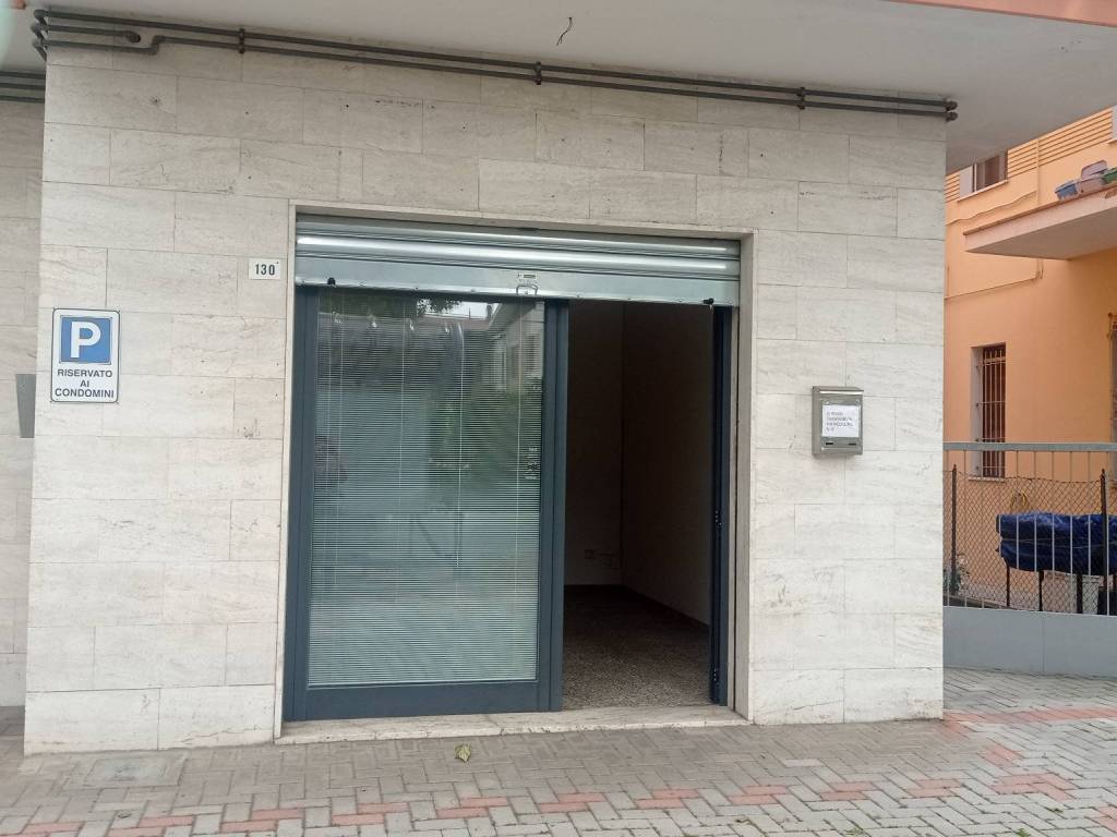 locale commerciale in affitto a Ravenna