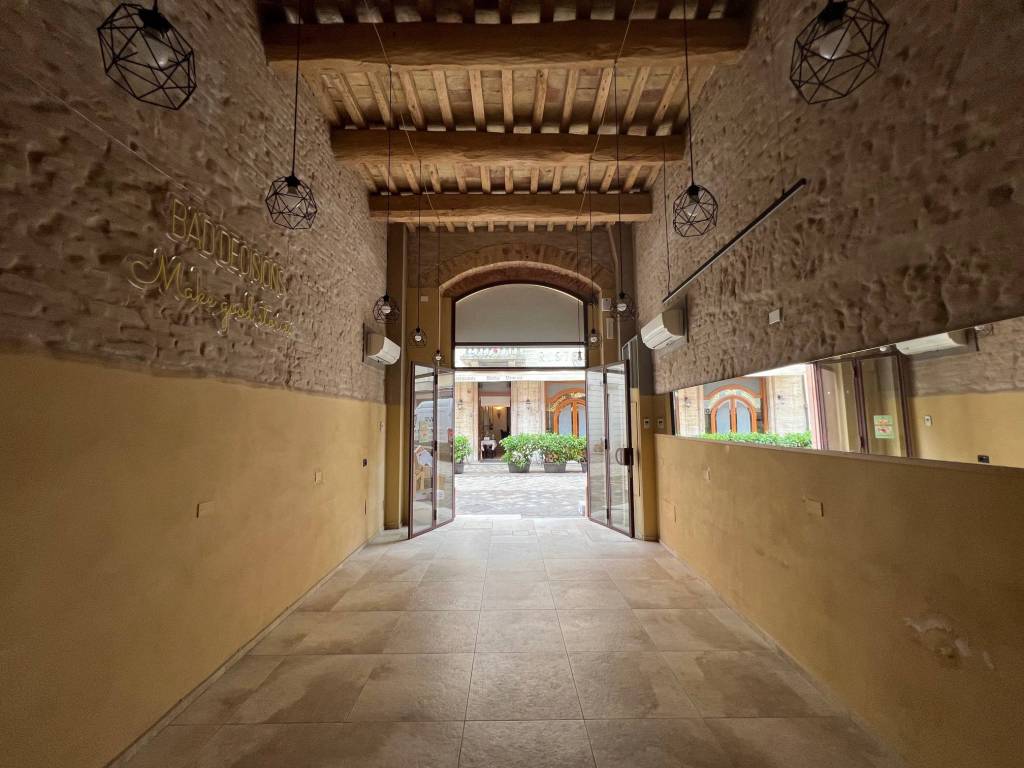 negozio in affitto a Ravenna in zona Centro Storico