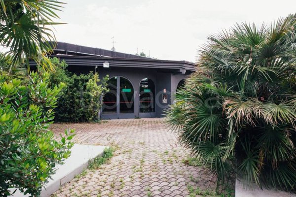 negozio in affitto a Ravenna in zona Lido di Savio