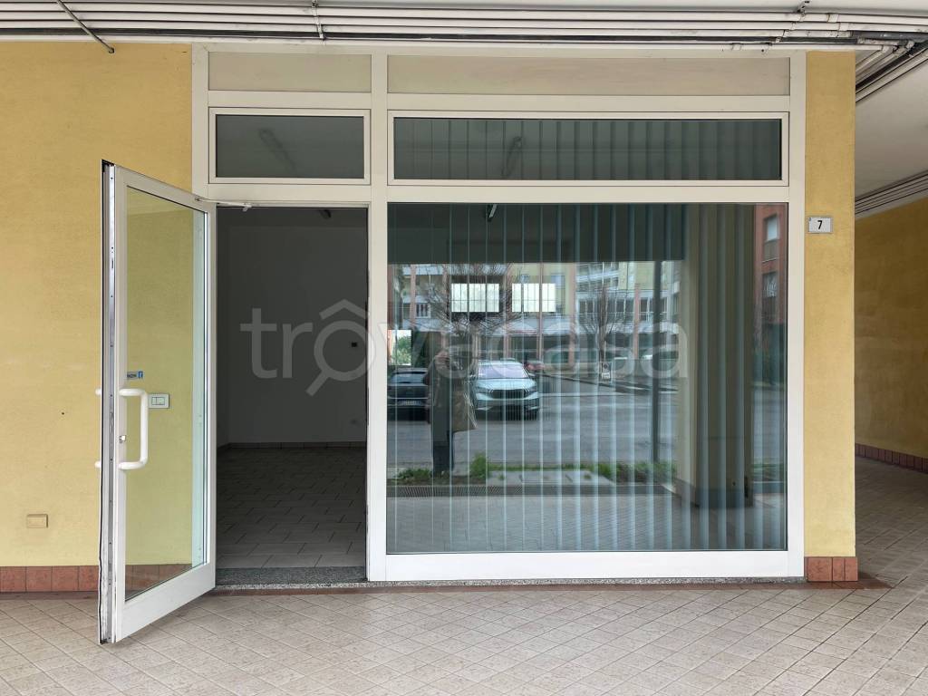 negozio in affitto a Ravenna