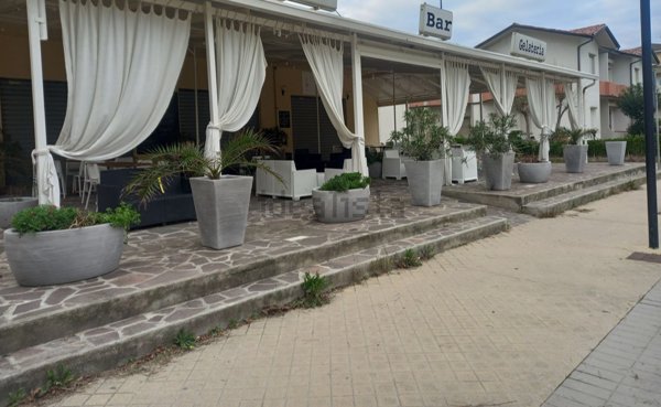 negozio in affitto a Ravenna in zona Lido di Savio