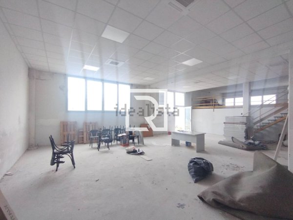 locale commerciale in affitto a Ravenna