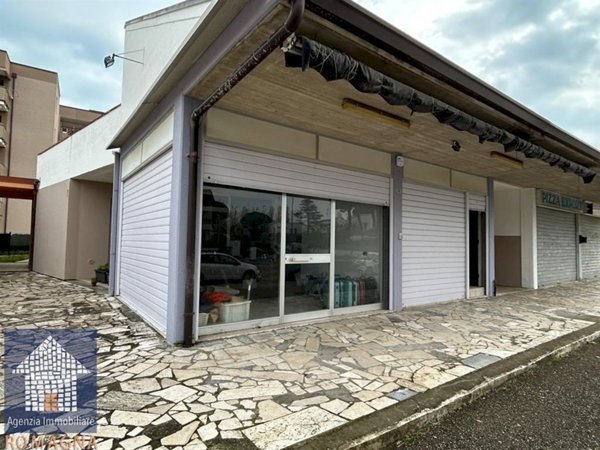 negozio in affitto a Ravenna in zona Lido Adriano