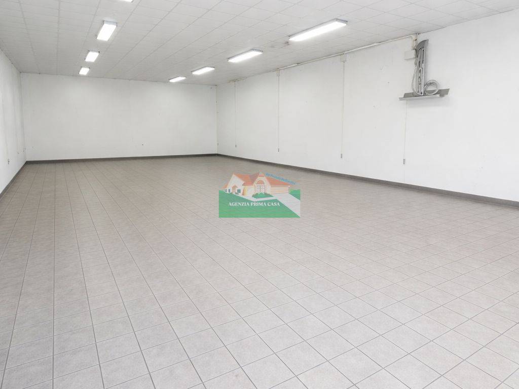 locale commerciale in affitto a Ravenna