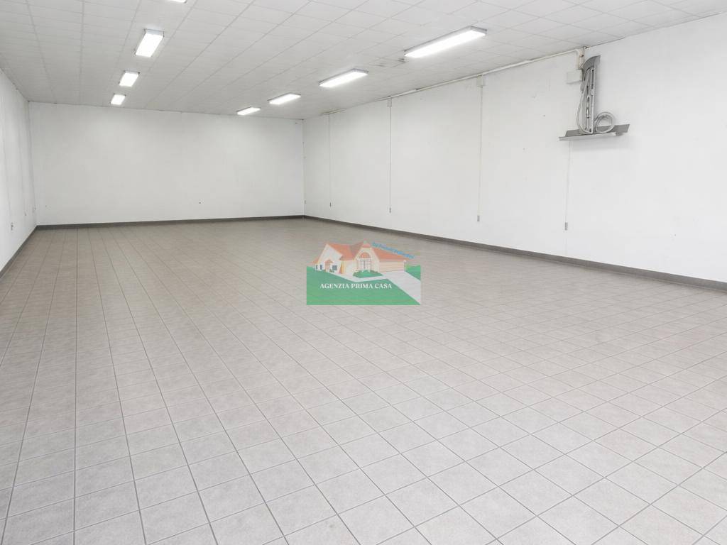 locale commerciale in affitto a Ravenna in zona Borgo Montone