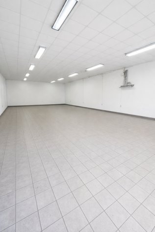 locale commerciale in affitto a Ravenna