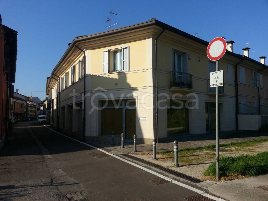 negozio in affitto a Ravenna in zona Centro Storico