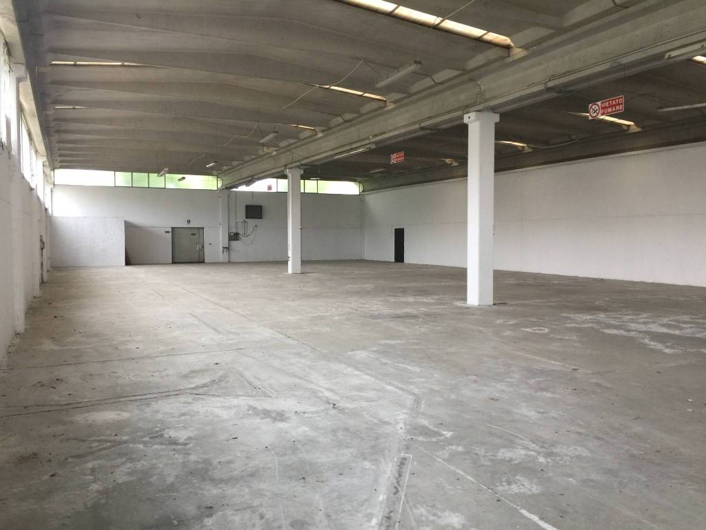 locale commerciale in affitto a Ravenna in zona Borgo Montone