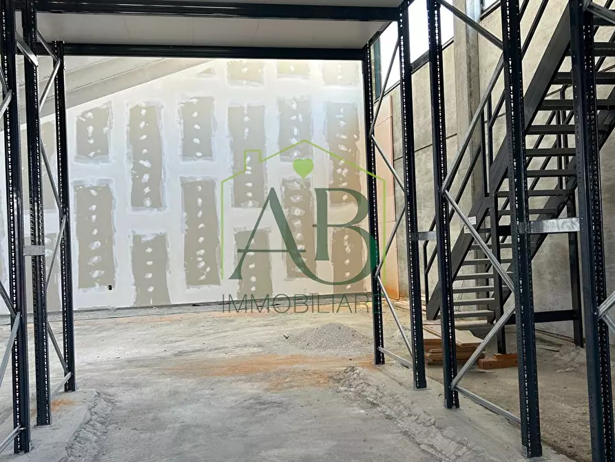locale commerciale in affitto a Ravenna in zona Borgo Montone