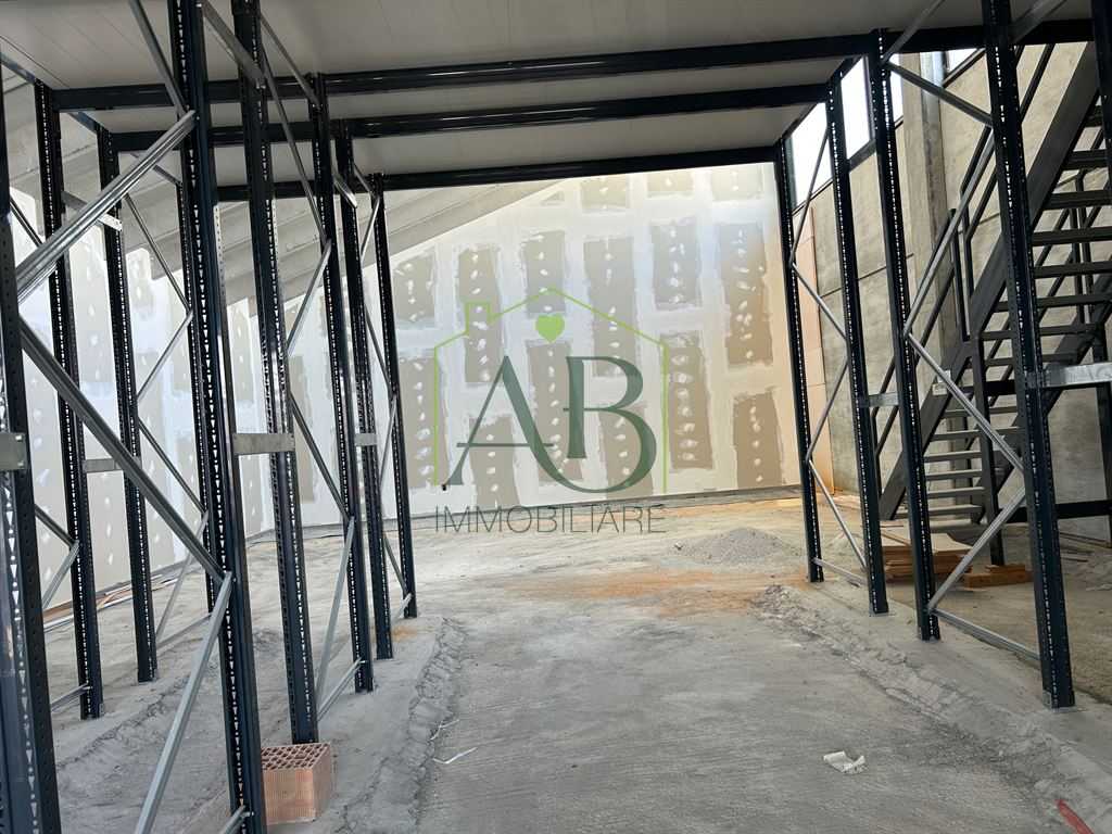 locale commerciale in affitto a Ravenna in zona Fornace Zarattini