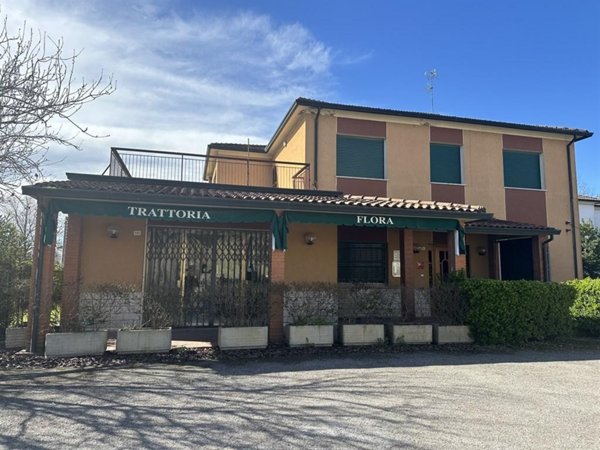 negozio in affitto a Russi