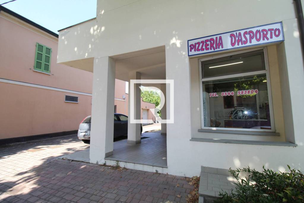 negozio in affitto a Russi