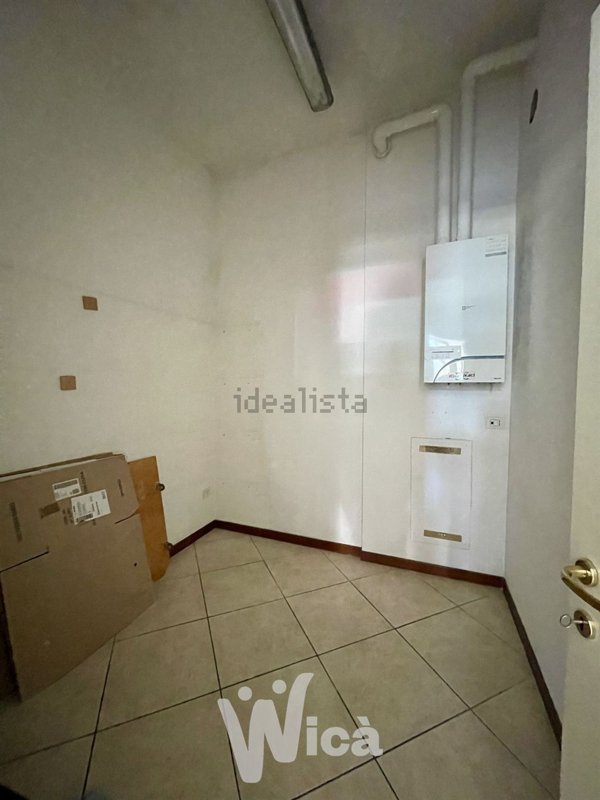 negozio in affitto a Cesena in zona Oltresavio