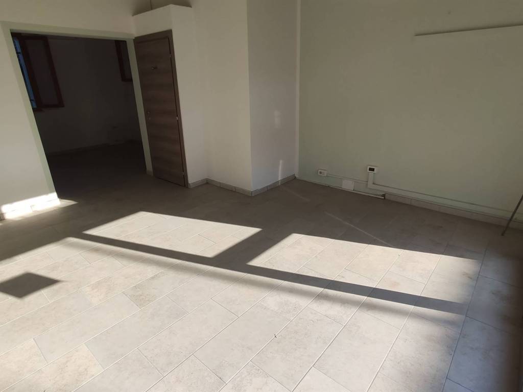 negozio in affitto a Cesena in zona Oltresavio