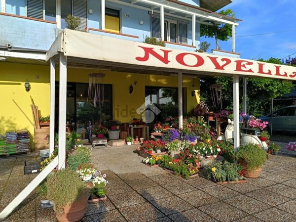 locale commerciale in affitto a Cesena
