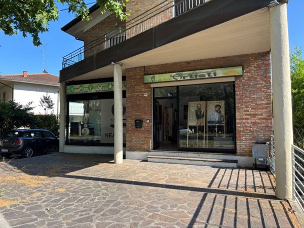 negozio in affitto a Cesena
