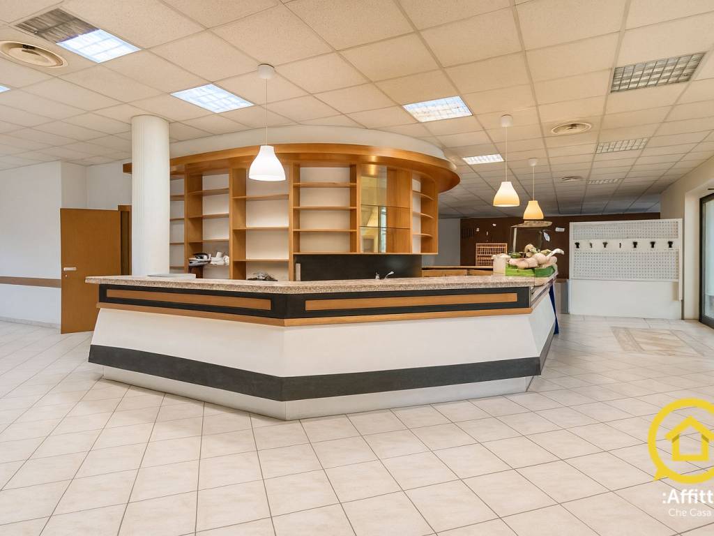 negozio in affitto a Cesena in zona Oltresavio