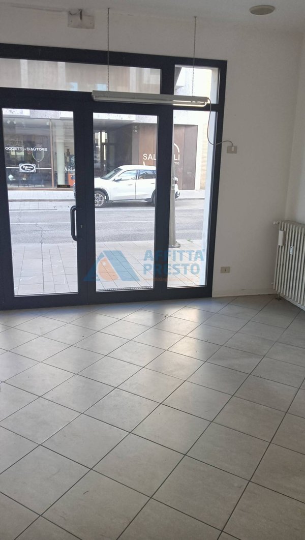 negozio in affitto a Cesena in zona Centro Storico