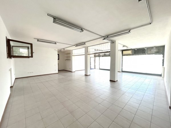 negozio in affitto a Cesena